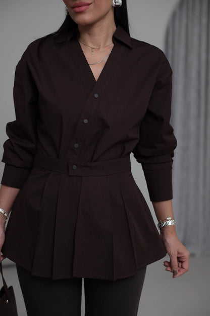 Two-piece shirt (wrappable like a skirt) in white poplin fabric with an elegant design