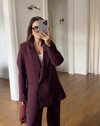 Oversize blazer with straight trouser suit