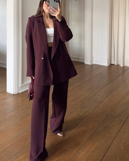 Oversize blazer with straight trouser suit