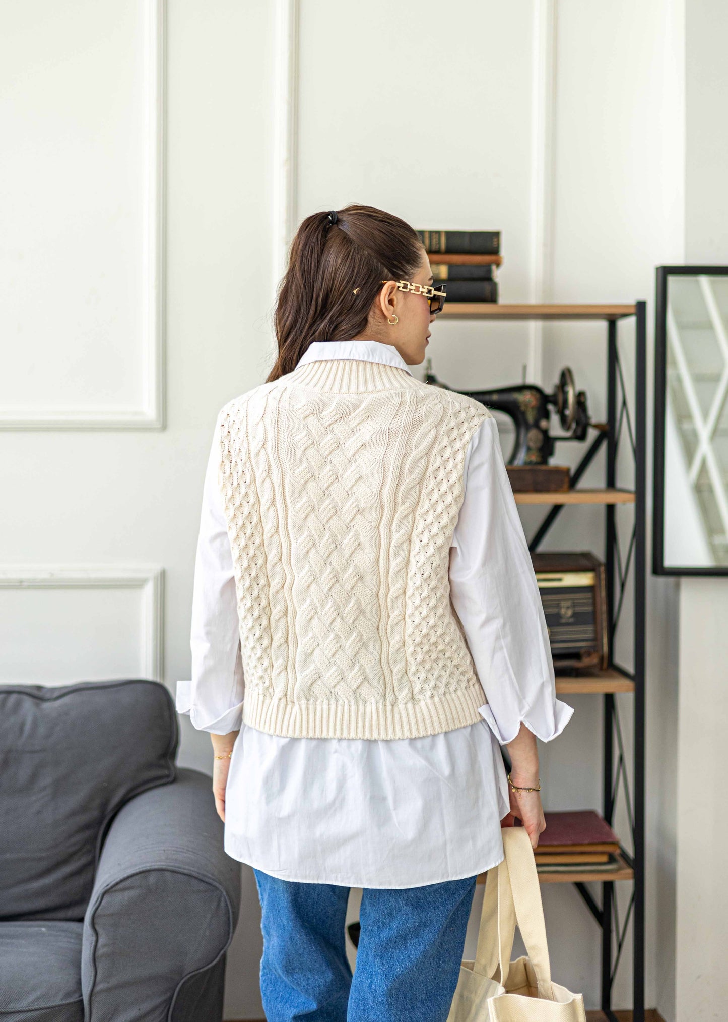 Sleeveless blouse with shirt detail