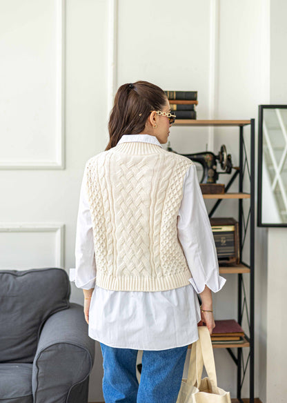 Sleeveless blouse with shirt detail