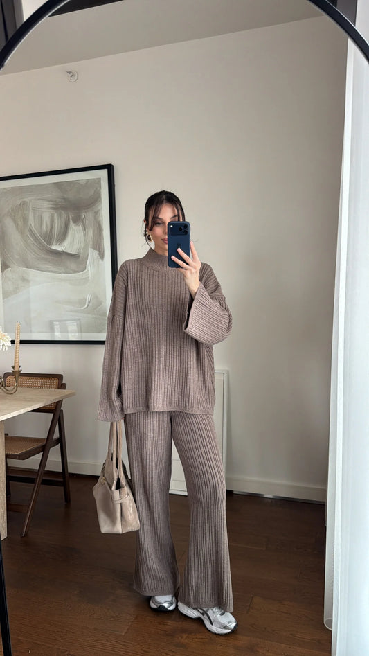 ROUND NECK KNITTED TROUSER SET