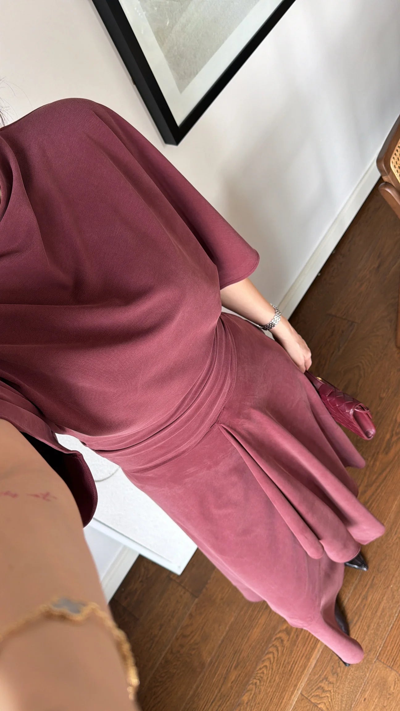 Zara model Loose-fitting top with crew neck  ,Flowing mid-waist midi skirt with an asymmetric hem.