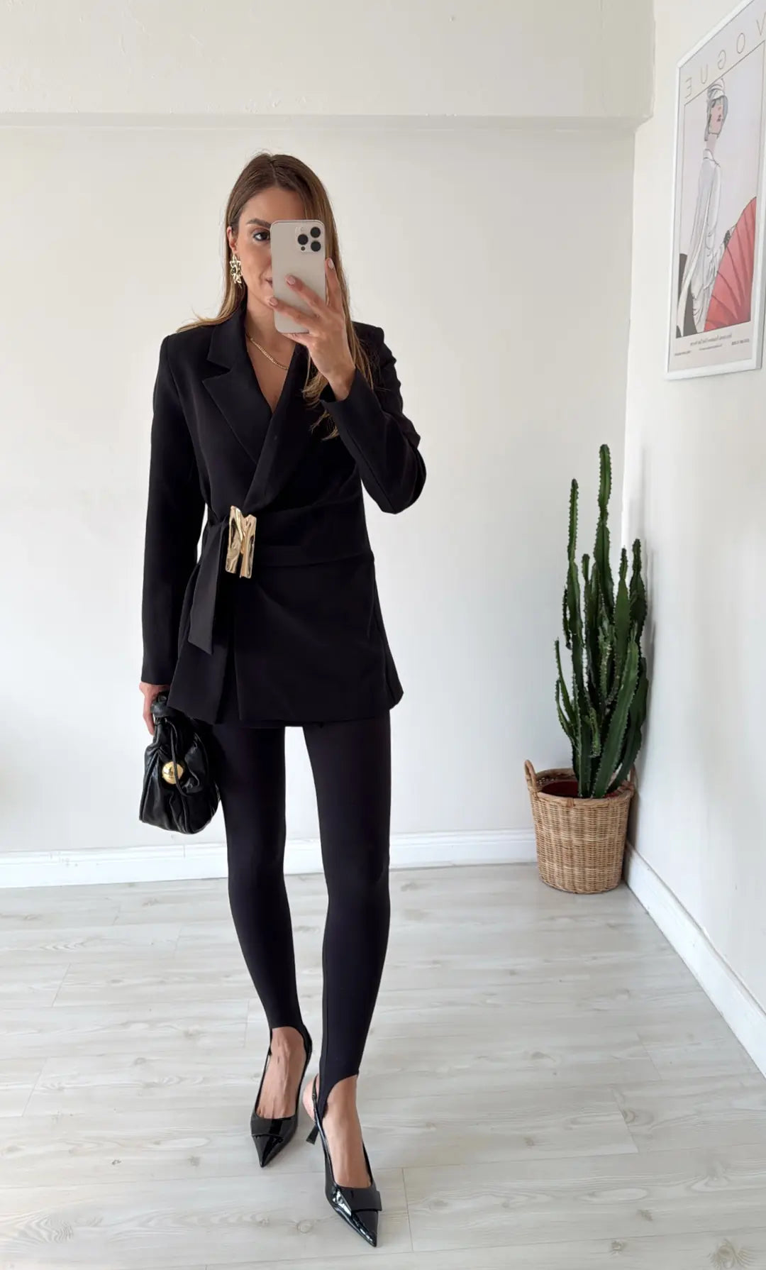 fitted waist a golden buckle detail double-breasted blazer  front fastening with a hidden snap button and tie - black