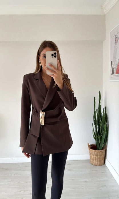 fitted waist a golden buckle detail double-breasted blazer  front fastening with a hidden snap button and tie -  brown