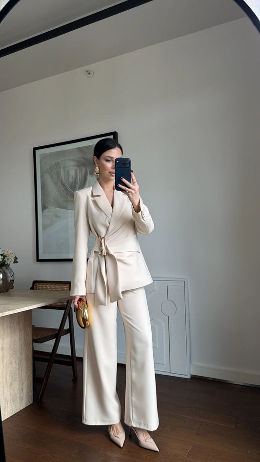 DOUBLE-BREASTED BLAZER WITH BUCKLE SUIT