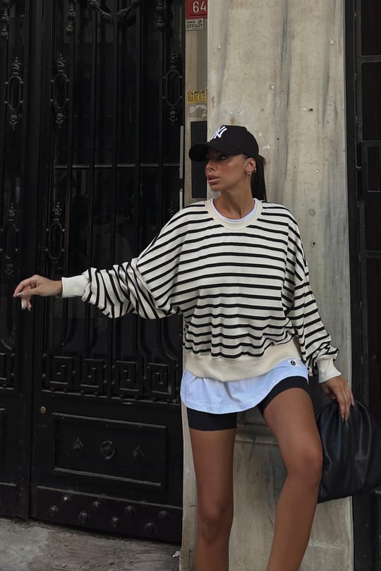 Oversized striped sweatshirt