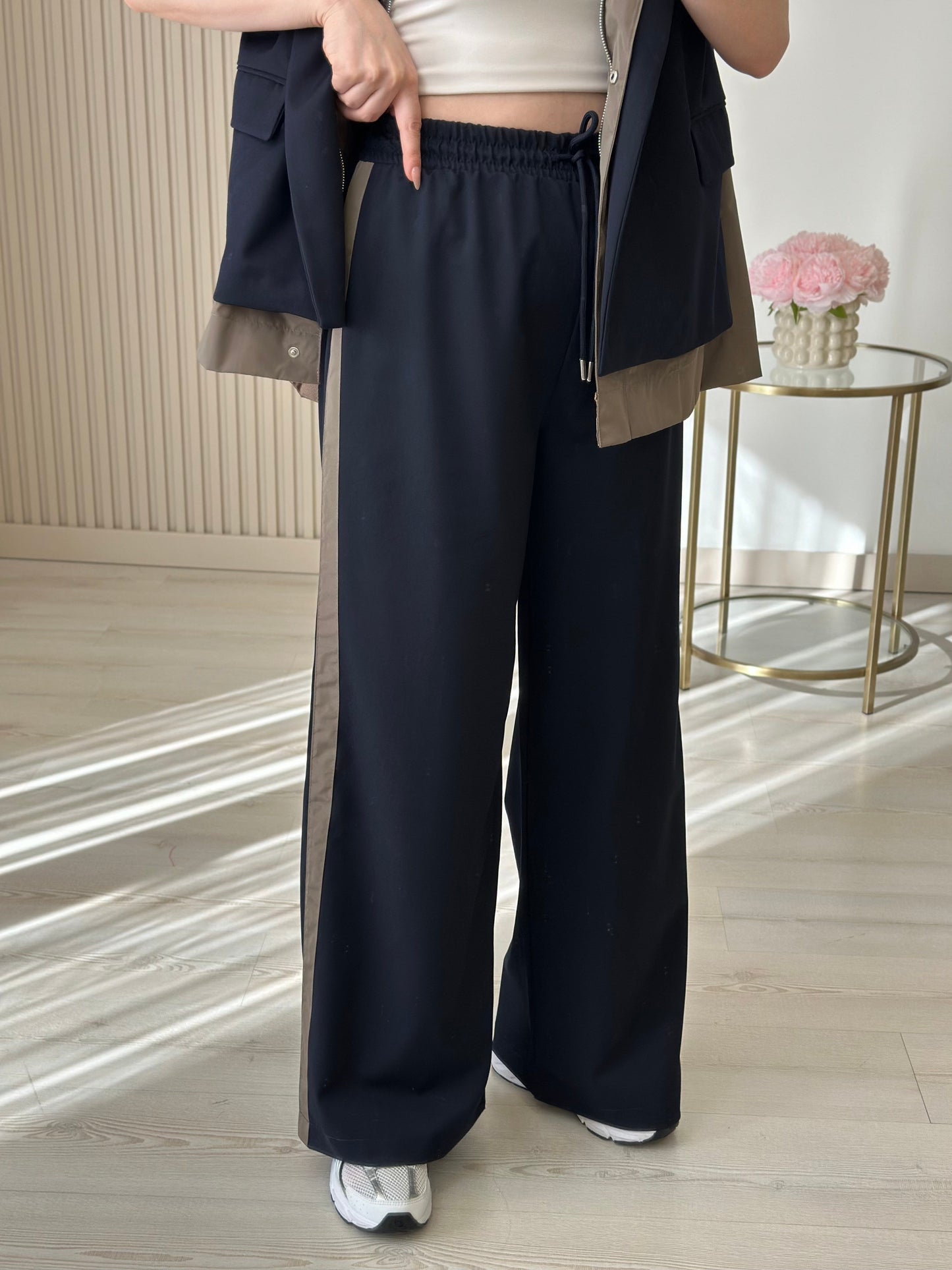 Vest with Parachute Details, Waistband wide-leg trousers co-ord set