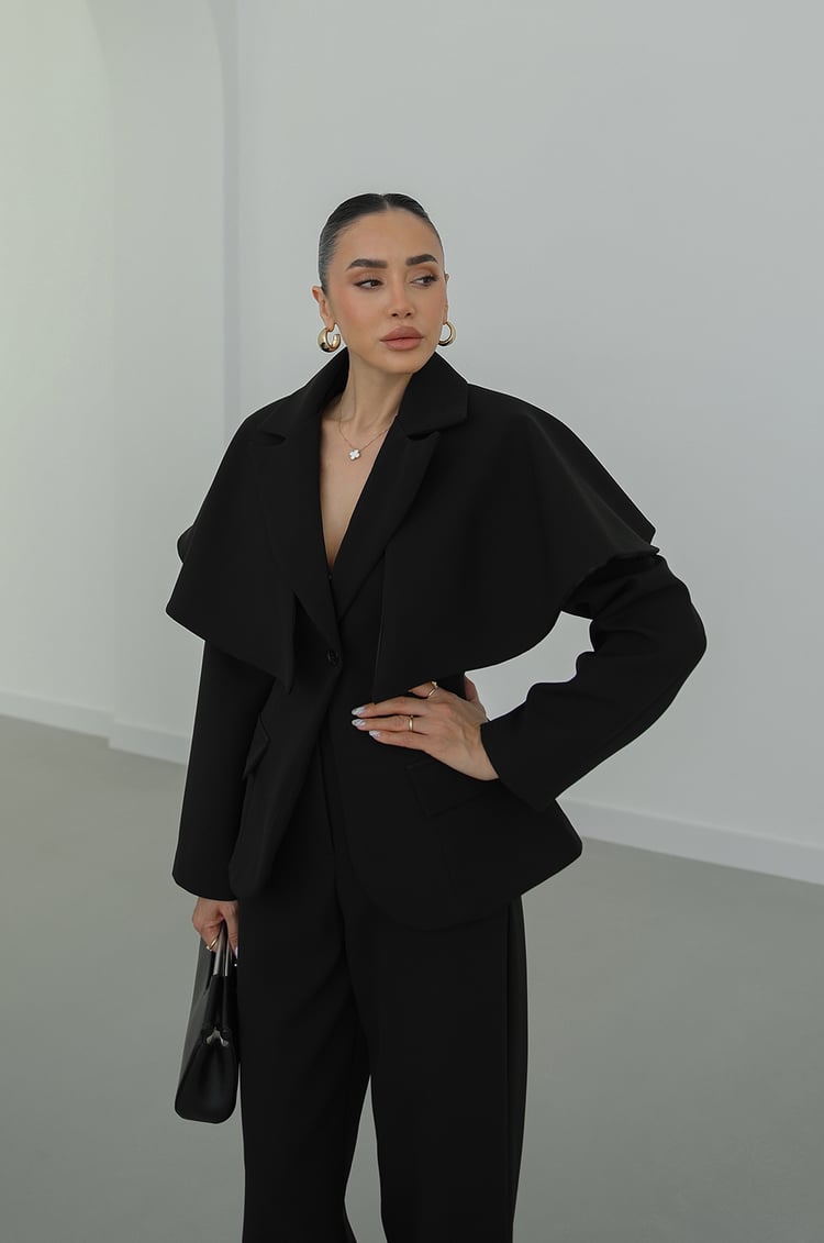 Jacket with removable cape suit -black
