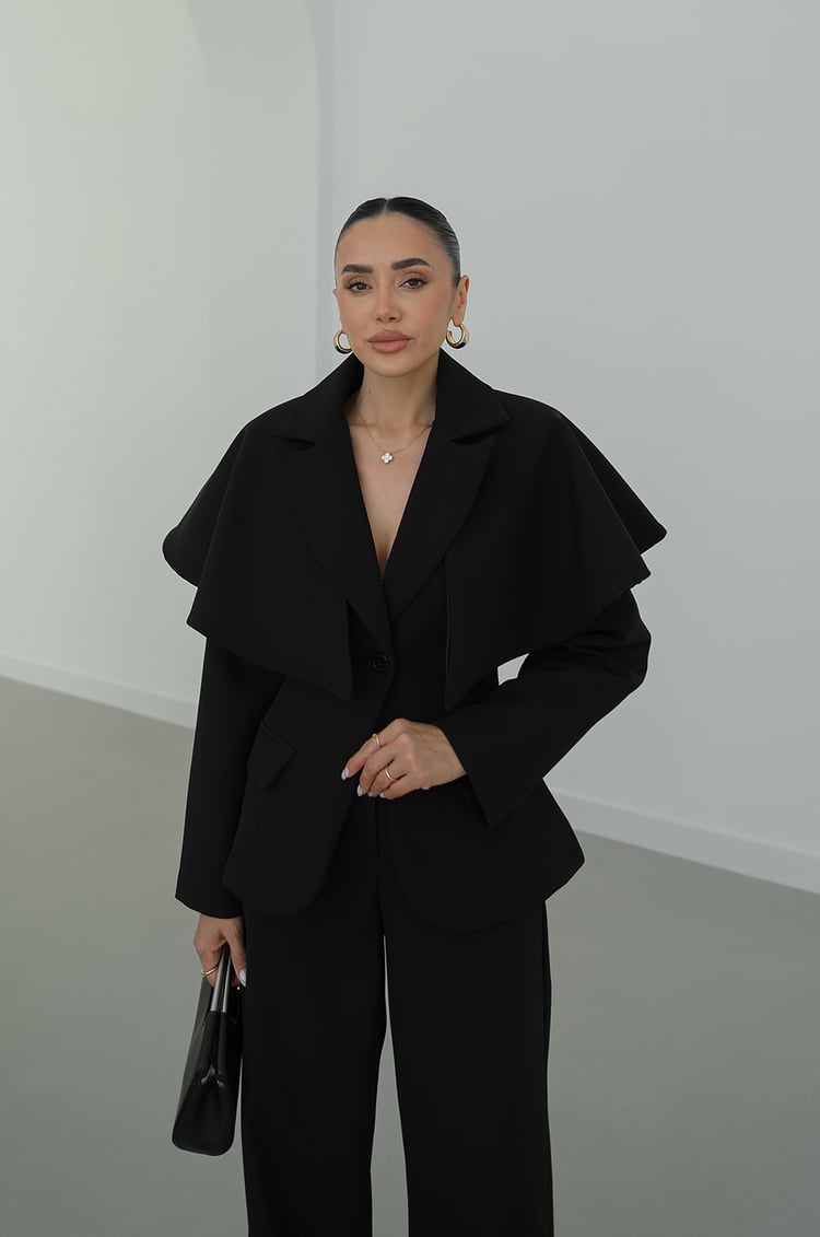 Jacket with removable cape suit -black