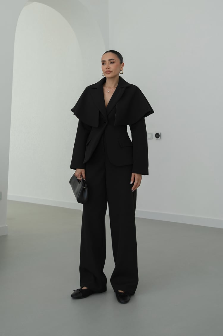 Jacket with removable cape suit -black