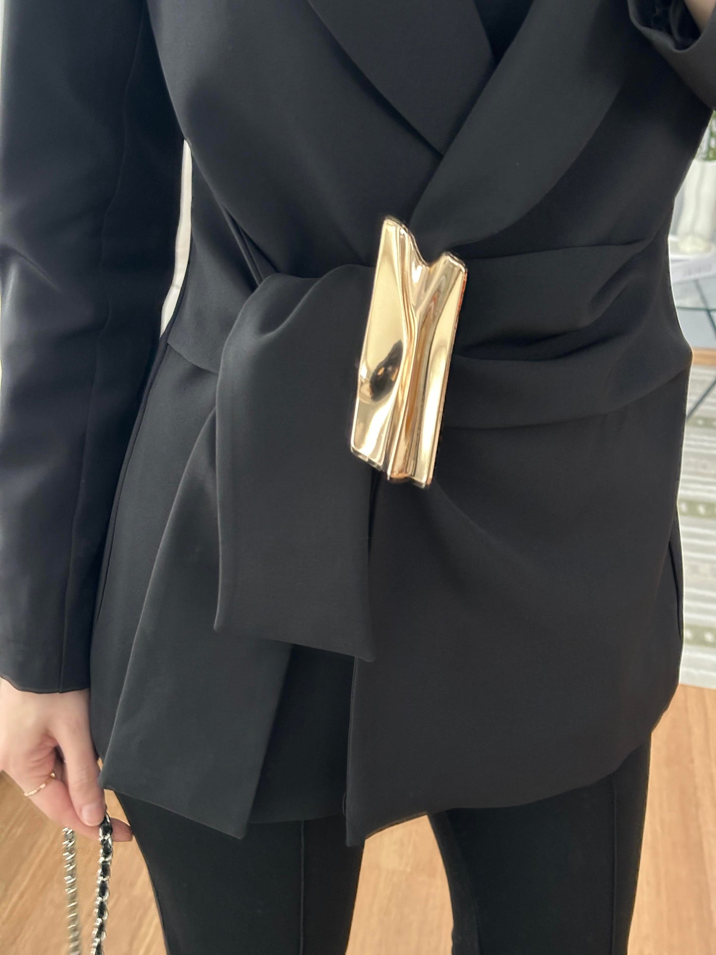 fitted waist a golden buckle detail double-breasted blazer  front fastening with a hidden snap button and tie - black